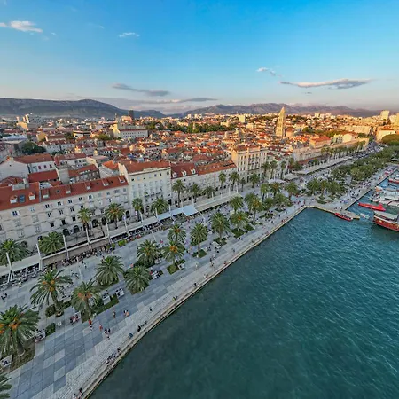 Koko&Friends, Charming Place In Quiet Neighborhood Split