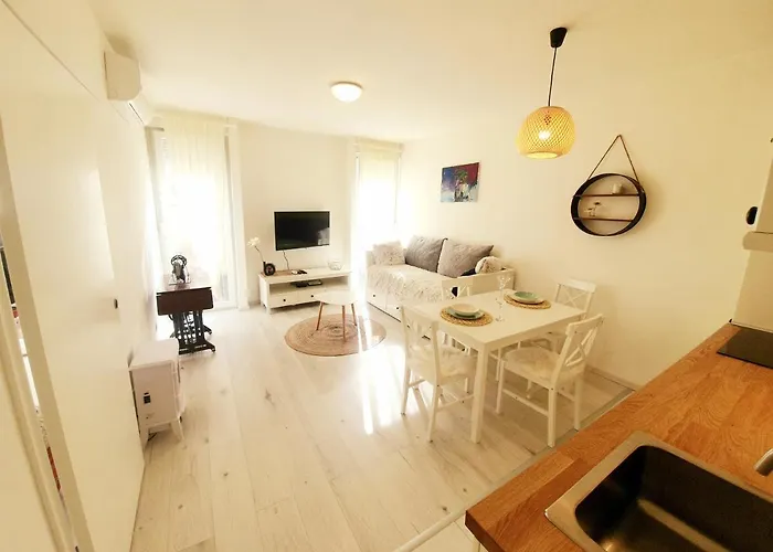 Koko&Friends, Charming Place In Quiet Neighborhood * Split